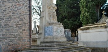 Le Monument aux Morts de  la guerre de 14/18 du cimetière